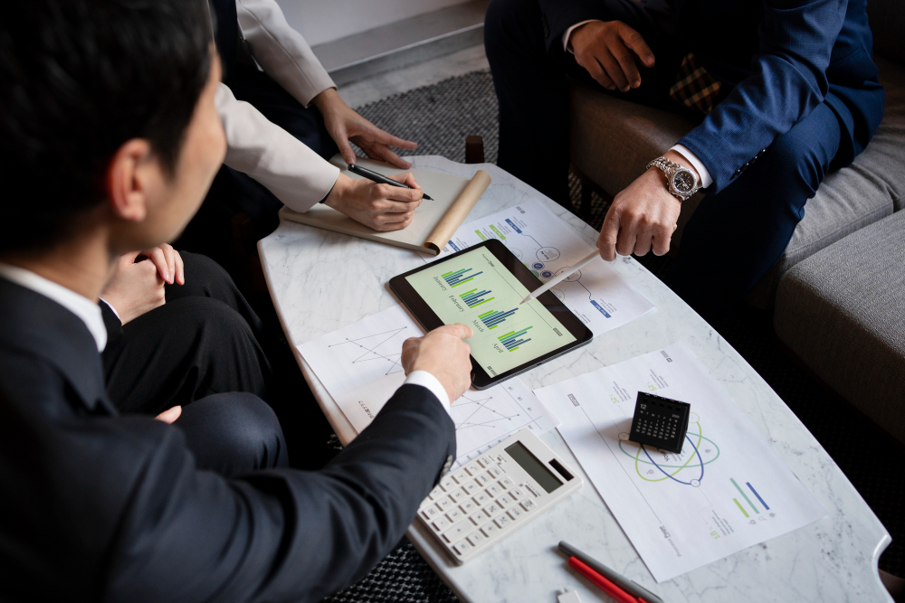 3 business situations when a monthly financial model should be used.